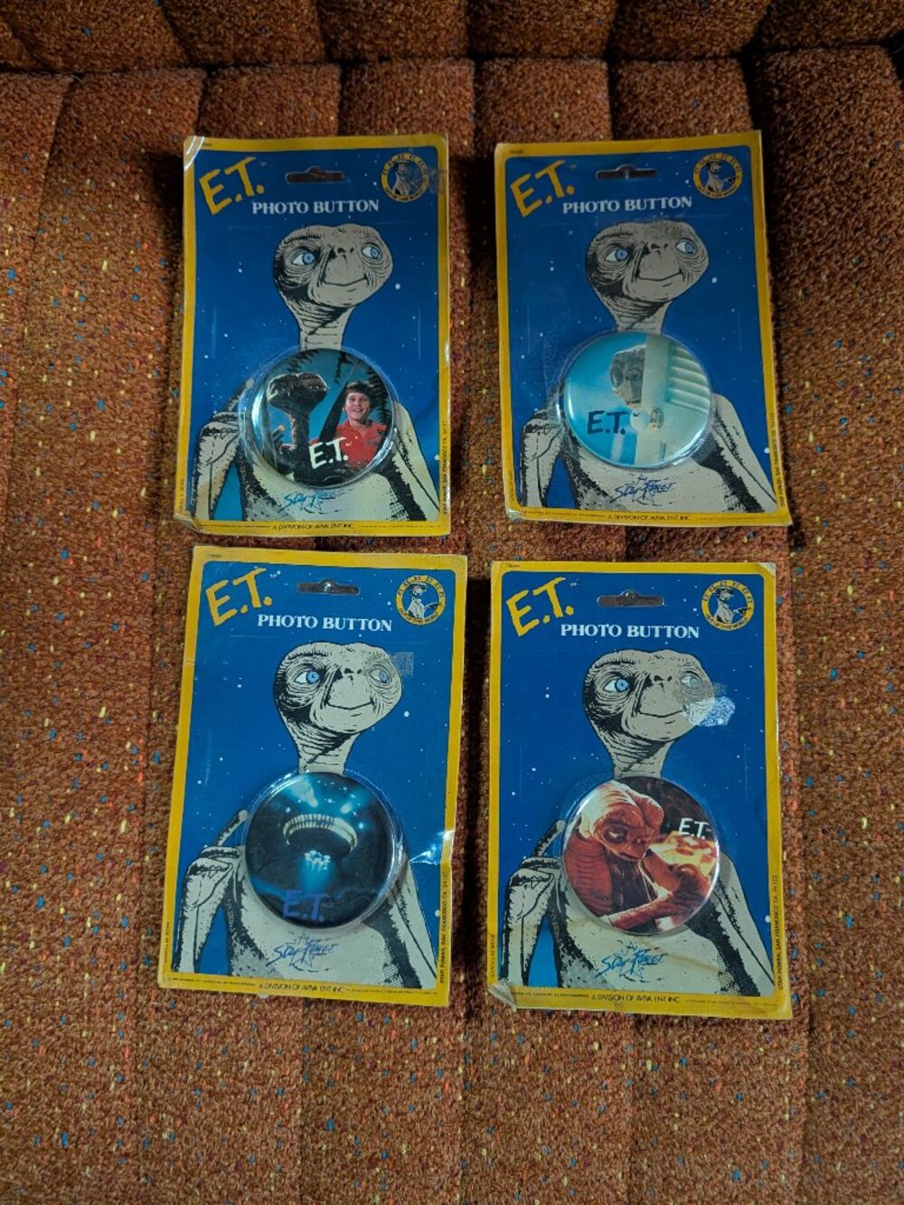 Lot of 4 Vintage 1982 E.T. Photo Buttons